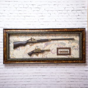 Декоративно пано- Пистолет и пушка